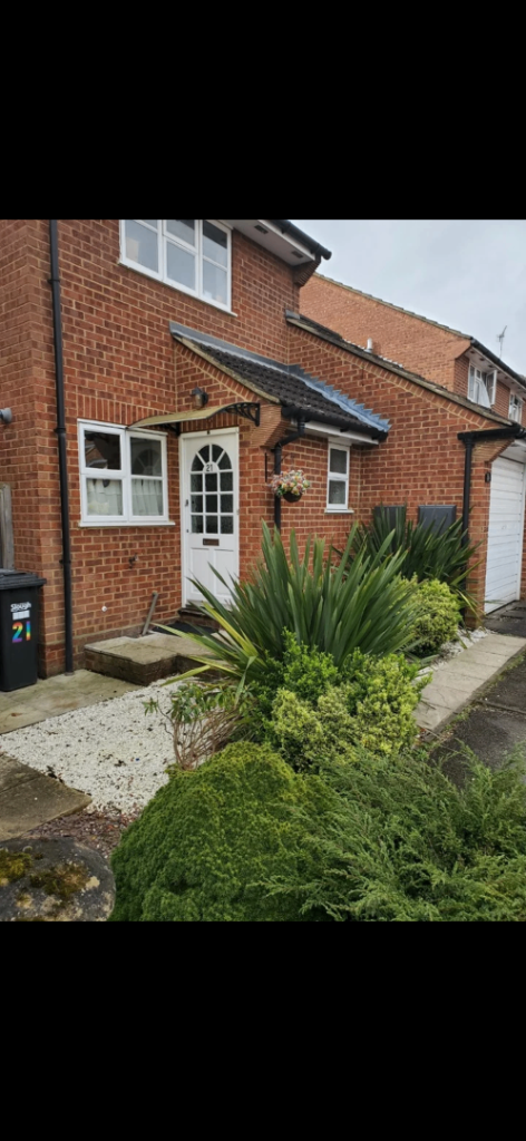 3 Bed Semi-Detached House, St. Michaels Court, SL2