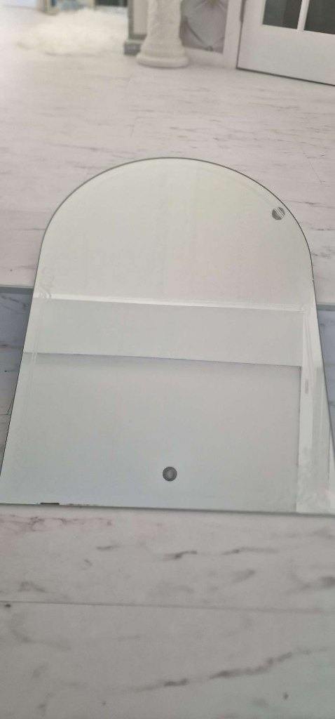 MIRROR, GOOD CONDITION, ARCHED TOP, WITH DETAILING, H 75CM X W 53CM X D 4MM