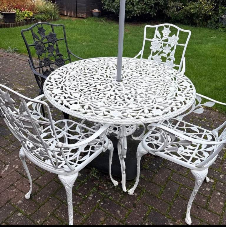 NOVA garden chairs and table set 
