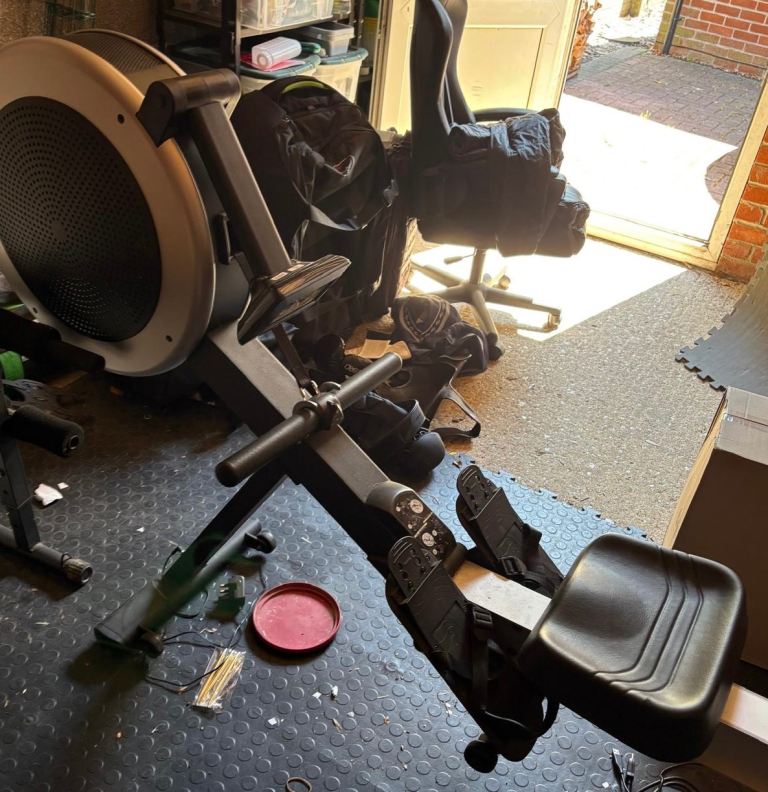 Sturdy Rowing Machine – Good Condition, Fully Functional