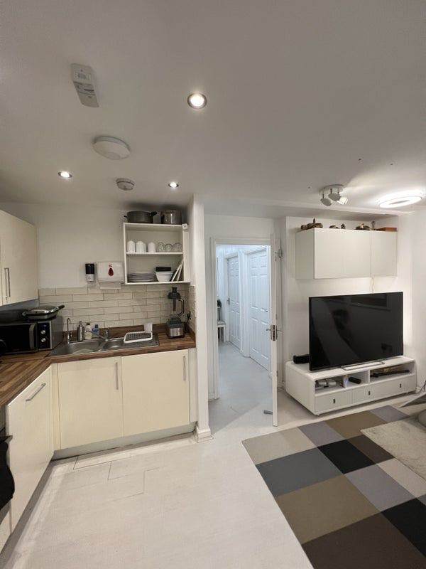 Bright, quiet, modern room in Bromley (BR1 3QD) 