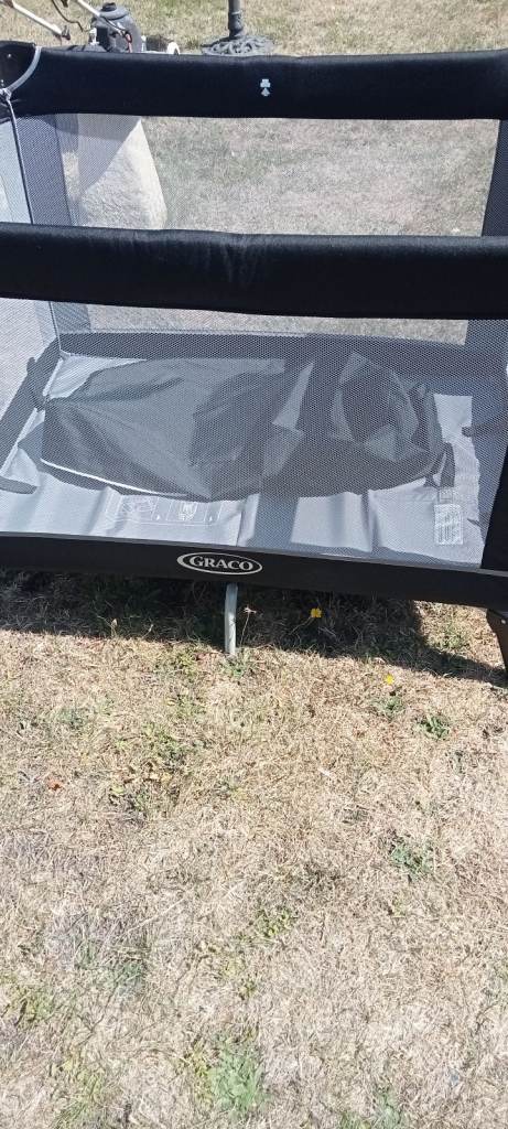 graco travel cot/play pen as new. 