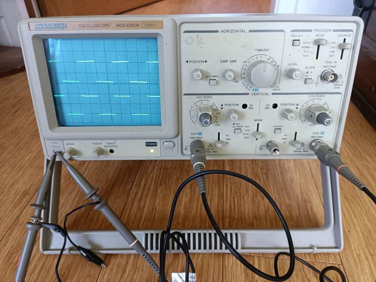 Matrix MOS-620CH 20MHz Dual Channel Analogue Oscilloscope - Working