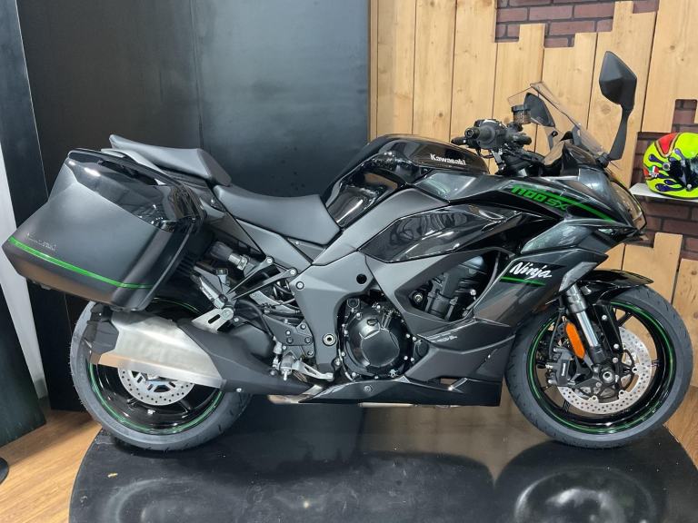 Kawasaki Ninja 1100 SX 2025 Brand New! Zero Miles! SAVE £££s! INCLUDES PANNIERS!