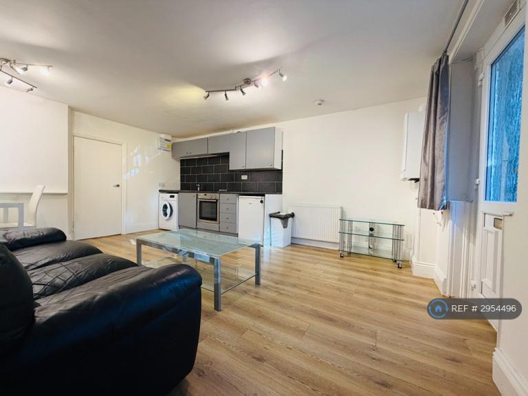 1 bedroom flat in Clarendon Road, Leeds, LS2 (1 bed) (#2954496)