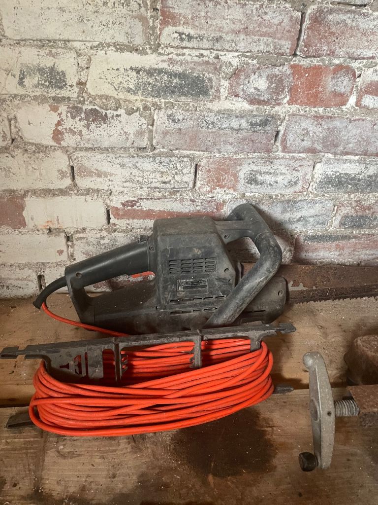 Black n decker saw