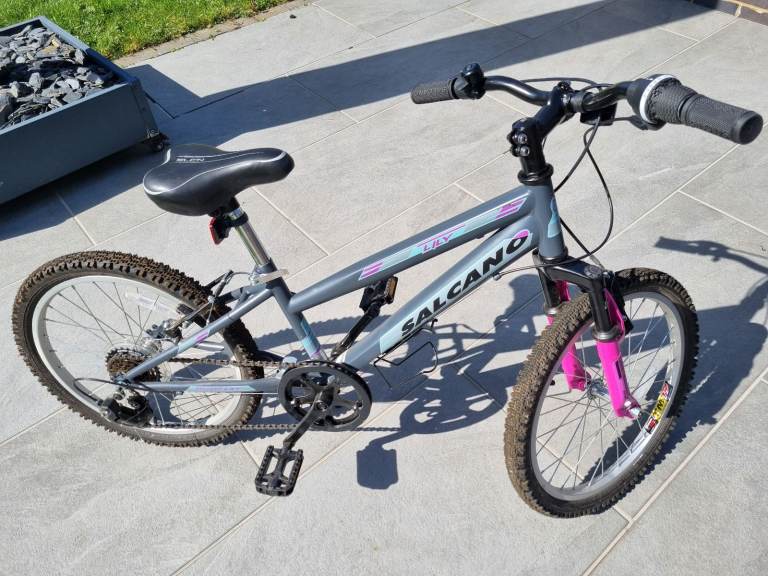 image for Salcano Lily Bike - 7 Gear, 20 Inch Wheels. Barely Ridden, Mint condition.