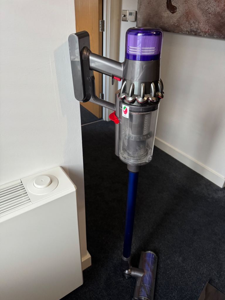Dyson v11  Cordless Vacuum Cleaner – Good Working Order