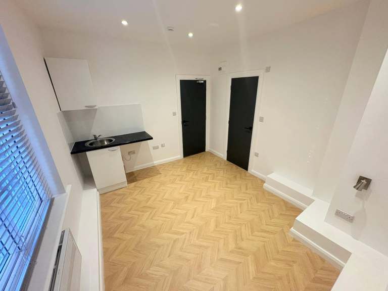BENEFITS ACCEPTED - Studio Flat Available in Caterham Tandridge CR3