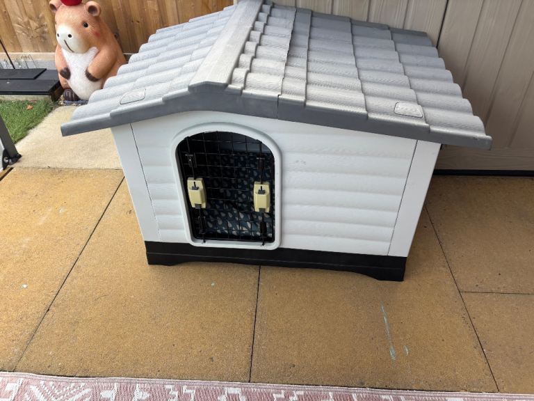 Weather proof cat house 