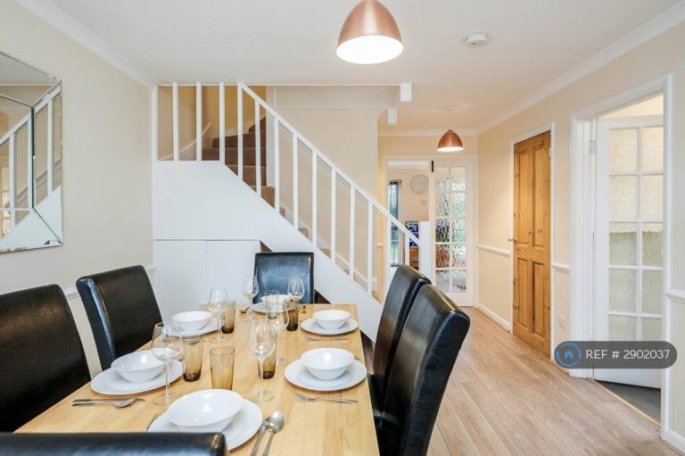 4 bedroom house in Hobbis Drive, Maidenhead, SL6 (4 bed) (#2902037)