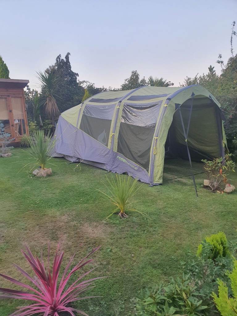 Blow up tent 6 birth new beds table chair's cookers pumps light's 