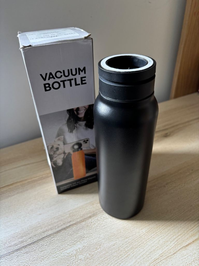 Insulated Stainless Steel Water Bottle with Magnetic Phone Holder – Black