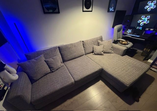 Sofa. DFS. Very good condition. Grey weave.