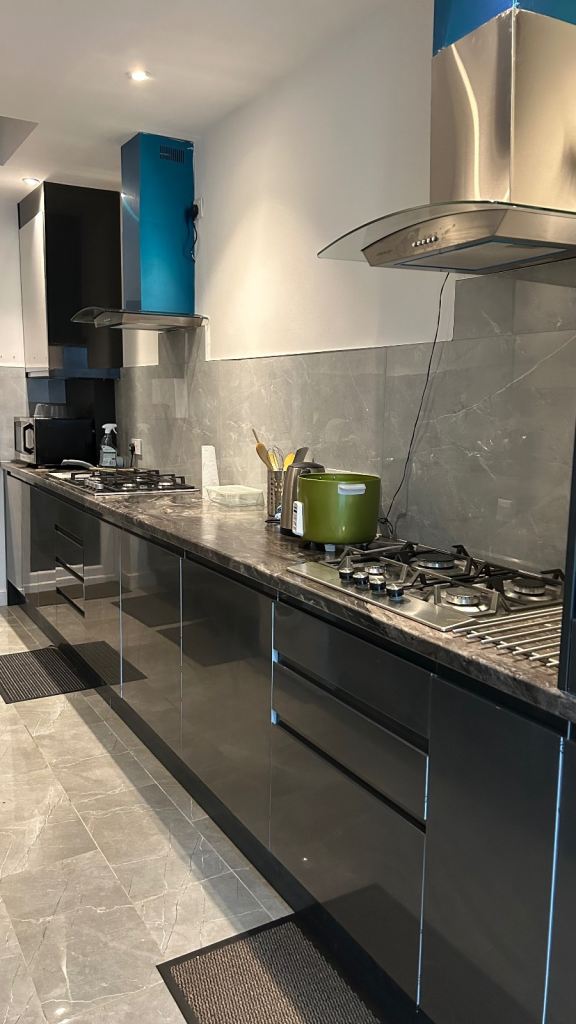 Clean and Tidy Master BedRoom for people in Professional occupation.