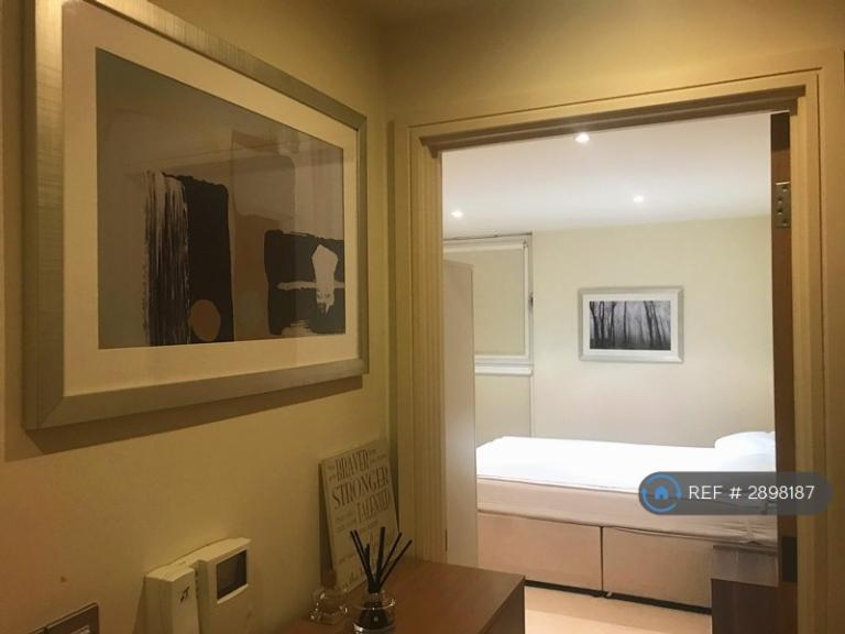 1 bedroom flat in Denison House, London, E14 (1 bed) (#2898187)