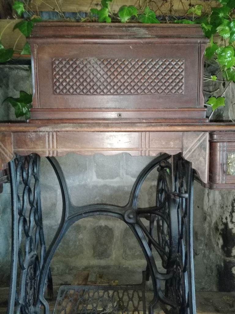 Old singer treadle sewing machine 