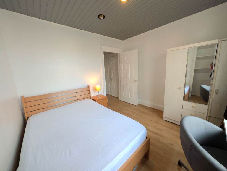 Central 2 Bedroom Flat Buccleuch Street Edinburgh EH8 Next to Meadows