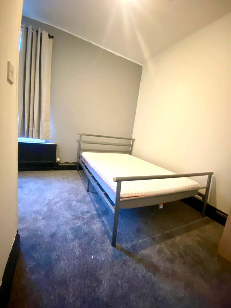 Available Now: Ensuite Double Bedroom in City Centre! 🏡 