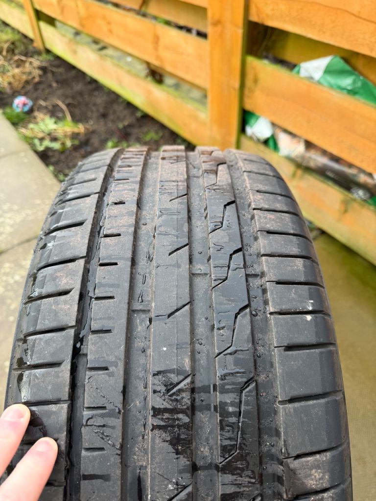 2x RoadX u11 235/45/18