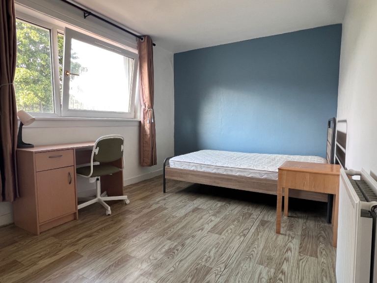 Bright & Cosy Bedroom