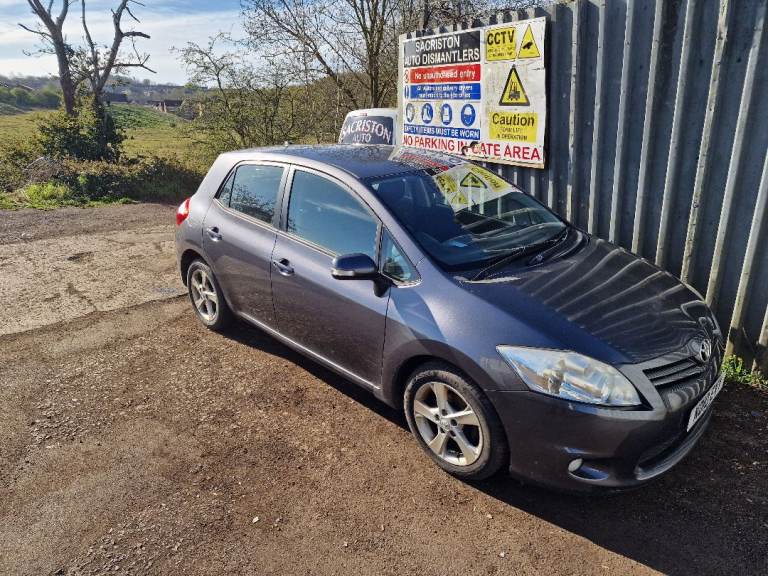 Breaking for spares Toyota auris 1.3 2010 