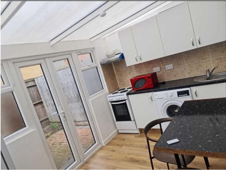 1-Bedroom Ground-Floor Flat – Patio, Parking & Excellent Transport Links