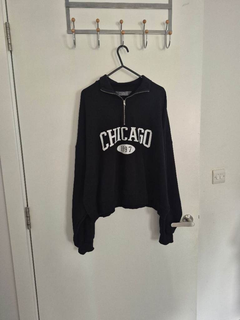 Black Chicago 1997 Half-Zip Hoodie – Good Condition