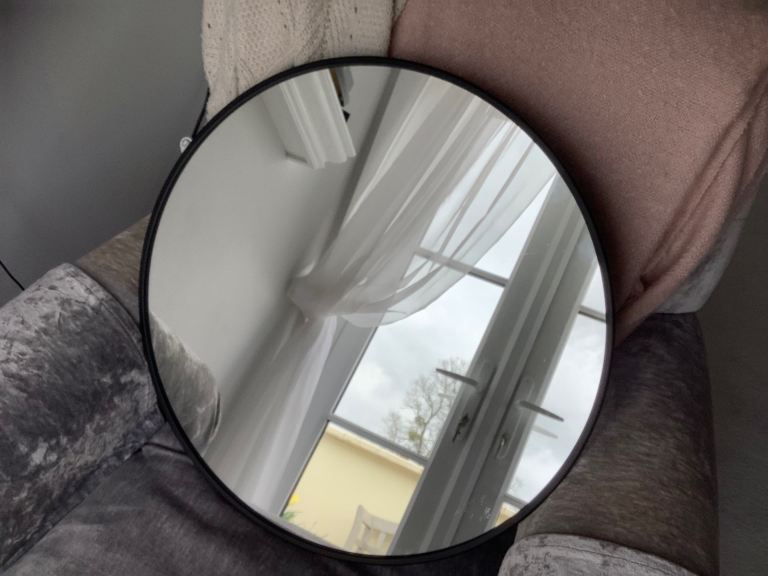 Round Mirror