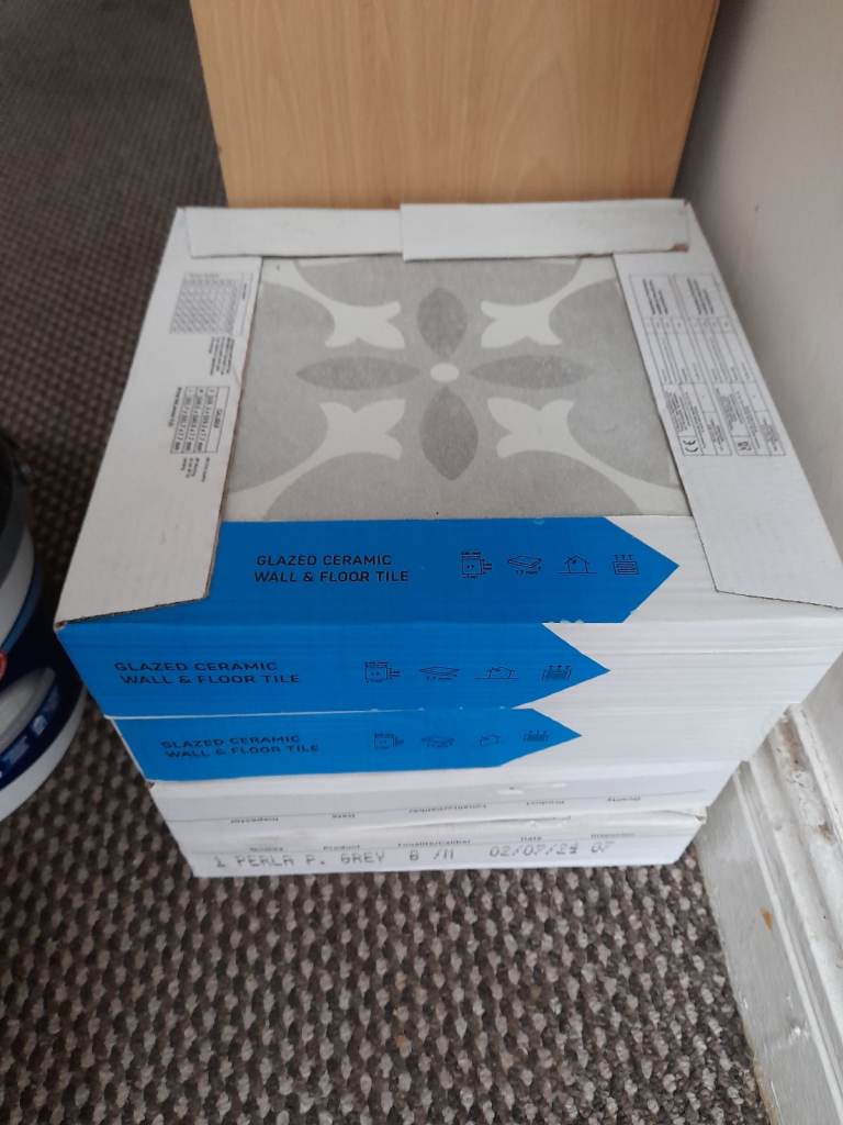 image for Stunning tiles 4x 5x 33x33cm