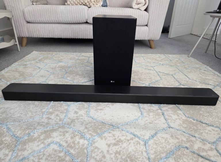 LG Soundbar and Subwoofer Speaker – Immaculate Condition