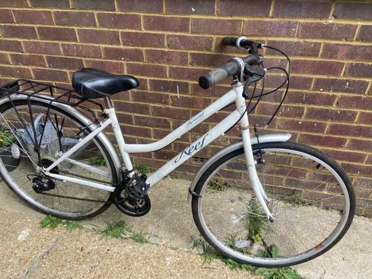Bike Ladies  Reef Step Through Hybrid Bicycle  18 Speed