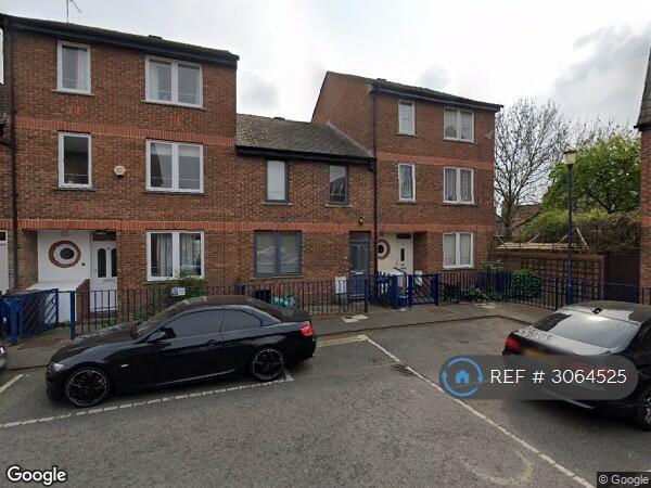3 bedroom house in Grand Union Crescent, London, E8 (3 bed) (#3064525)