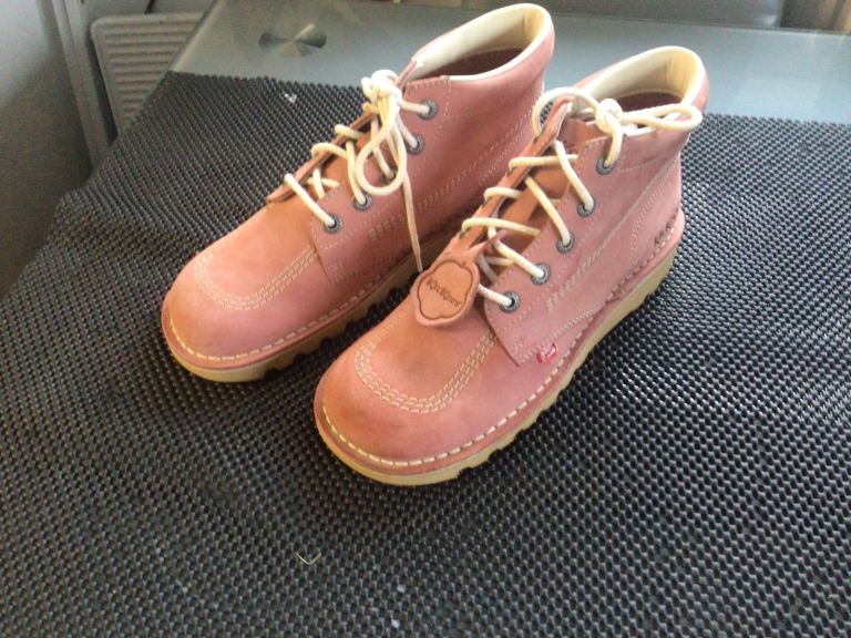 New Unisex Kickers Pink Nu-buck Boots UK 8 ( New Price £95 )