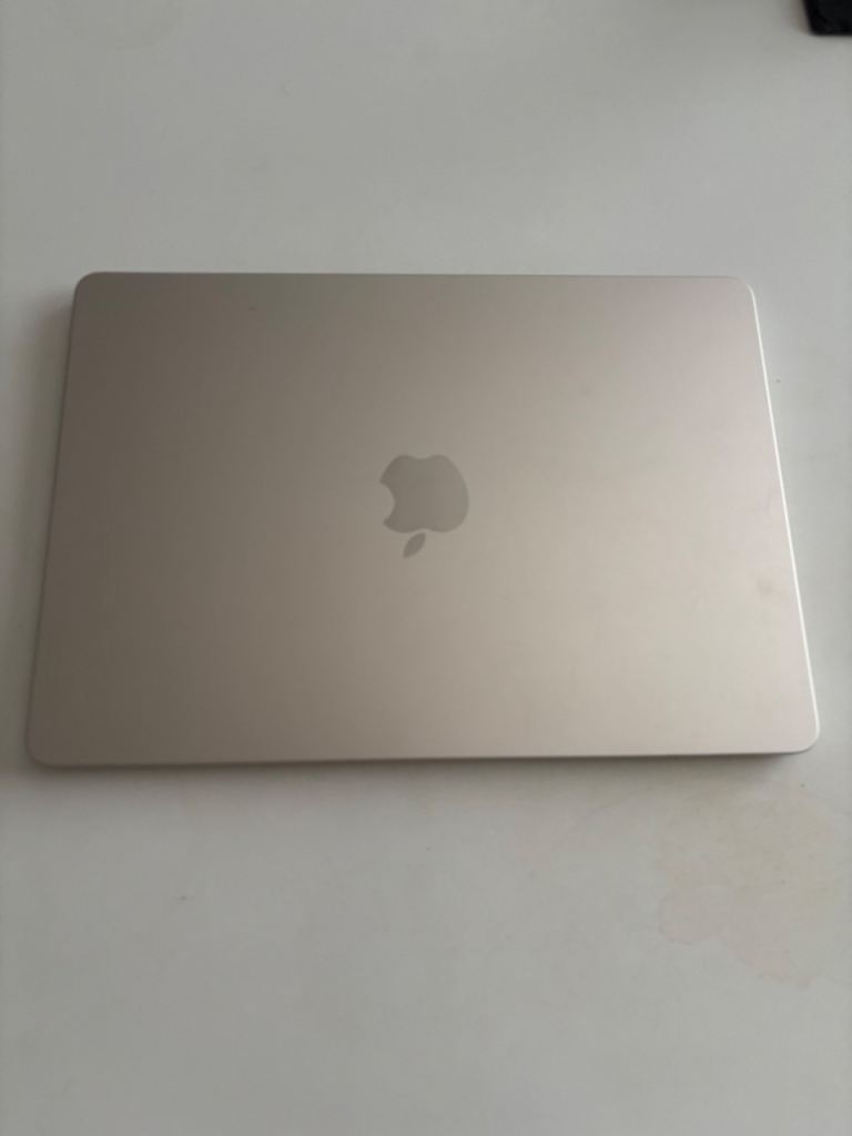 Starlight Apple MacBook Air • 13-Inch • M4 • 16GB • 256GB 