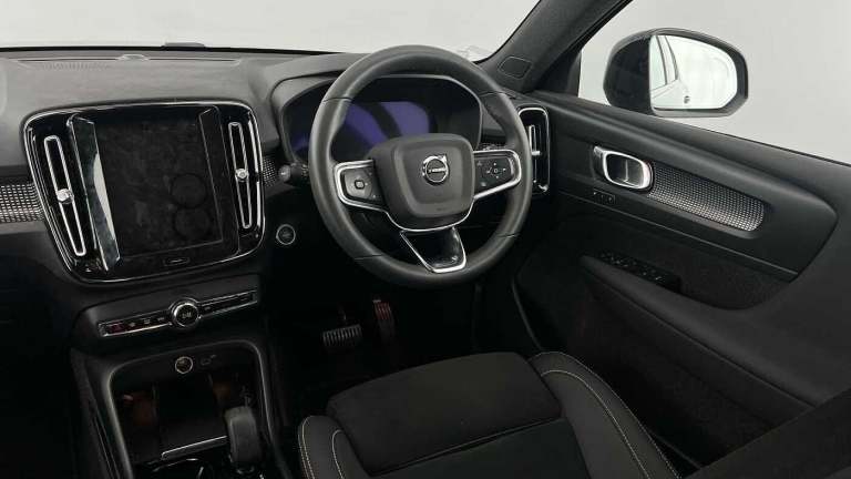 2022 Volvo XC40 Plus, B3 mild hybrid, Petrol, Dark ESTATE Petrol/Electric Hybrid Automatic