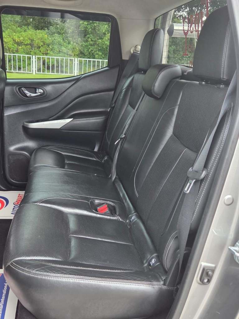 2016 Nissan Navara Double Cab Pick Up Tekna 2.3dCi 190 4WD PICK UP DIESEL Manual