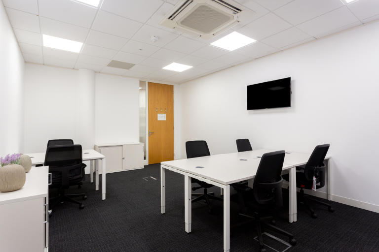 Plymouth - PL40HP \ Flexible Office Rental with Capacity for 15 Desks