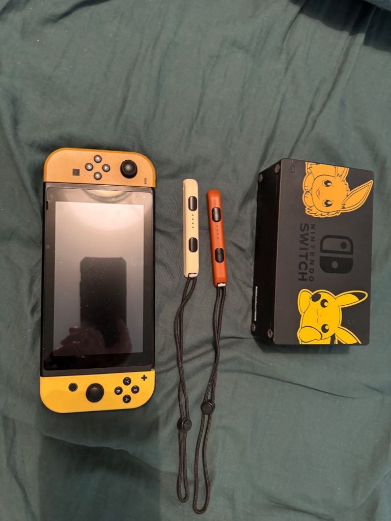 Nintendo Switch Lets Go Pikachu and Eevee Edition