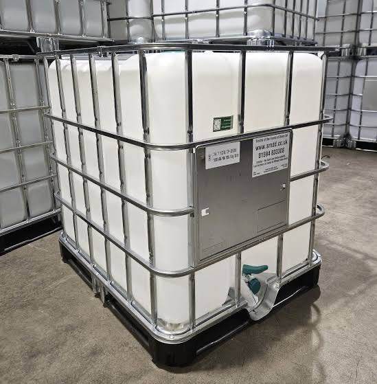 IBC tanks 1000l containers good clean condition 