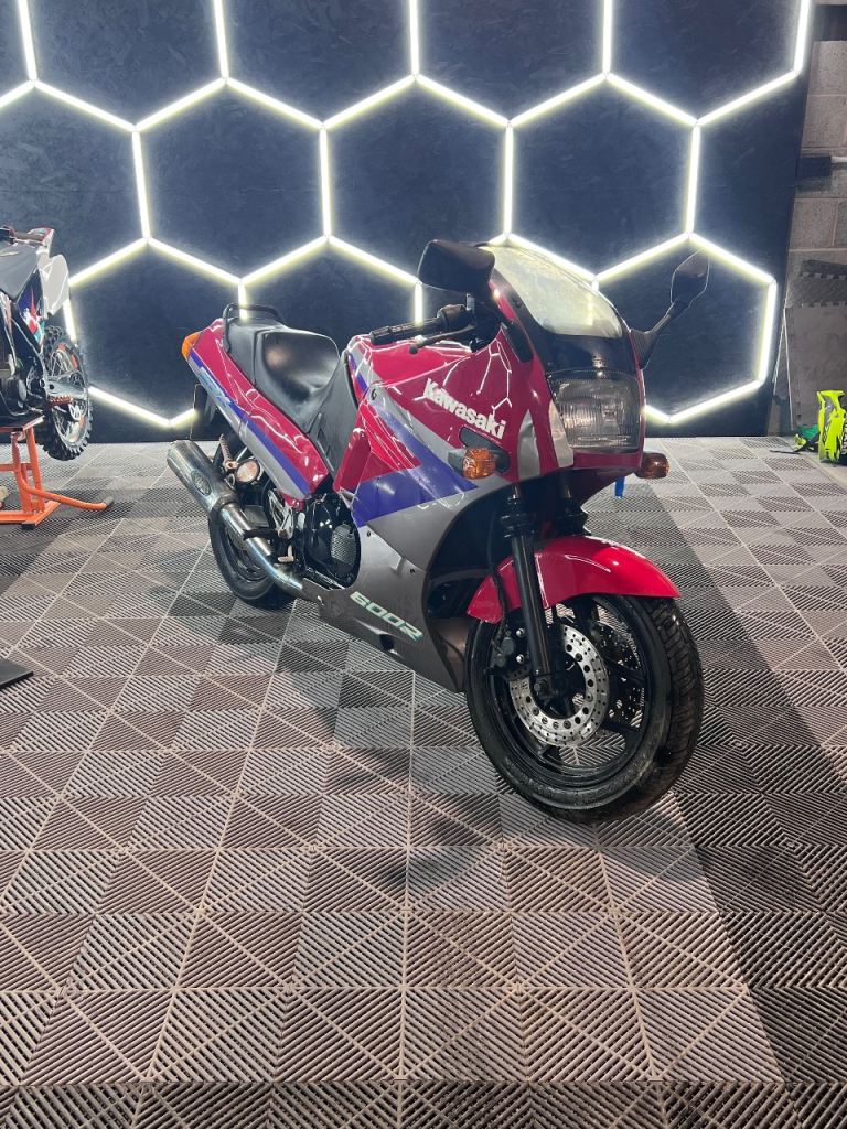 Kawasaki, GPX, 1995, 592 (cc)