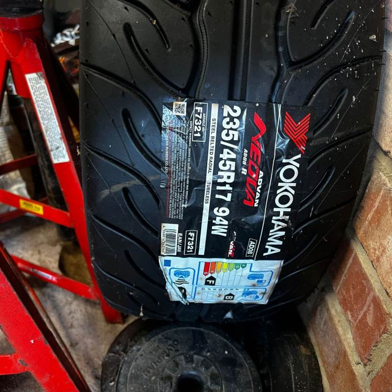 235/ 45 r 17 yokohama