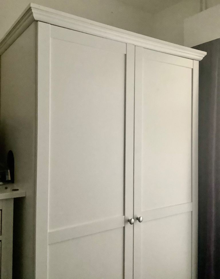 LARGE WARDROBE 2MTRs High, Very Good Condition, WHITE, FLAT PACKS TO TRANSPORT….BARGAIN AT 