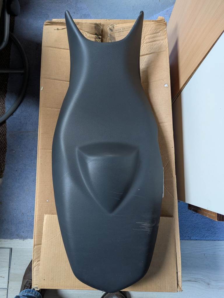 BMW F800 ST seat. 