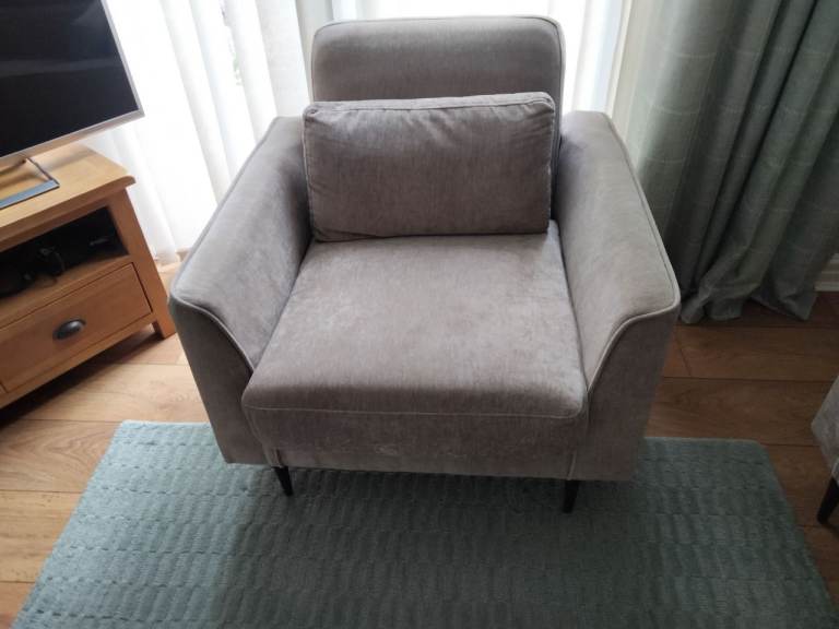 3seater sofa 2 chairs