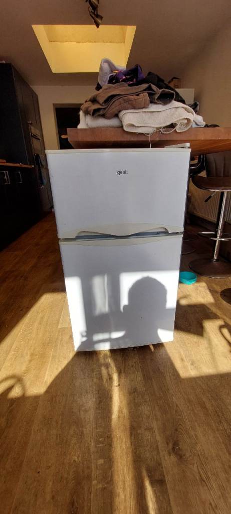 IGENIX White Fridge Freezer – Good Condition