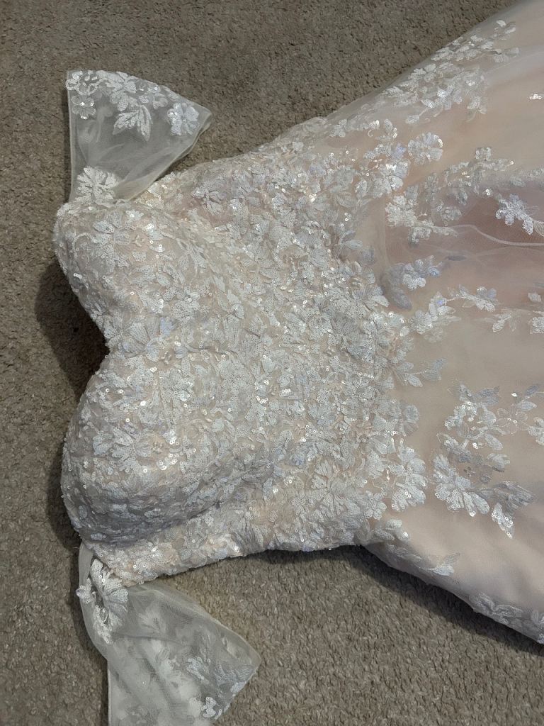 Stunning Beige Wedding Dress with Lace Detail, Size 16