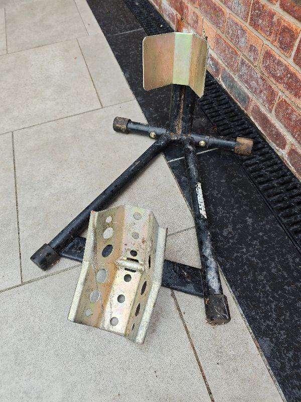 MOTORCYCLE FRONT WHEEL 🛞 CHOCK/PADDOCK STAND
