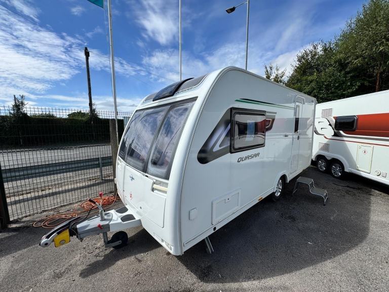 LUNAR QUASAR 462 2019 MODEL 2 BERTH REAR WASHROOM TOURING CARAVAN