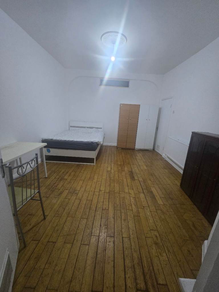  King Size Rooms With Bills Each £700